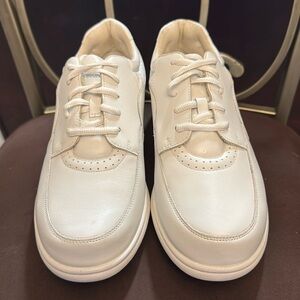 Hush puppies sneakers white 9.5  extra wide